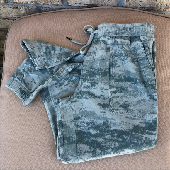 Athleta Cotton Blend Abstract Camo Green Gray Waist string Farallon Joggers SP - Picture 11 of 16